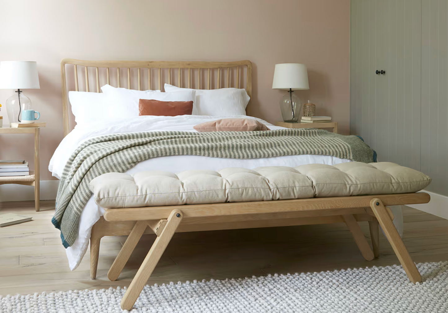 Spindle Bed Natural Oak